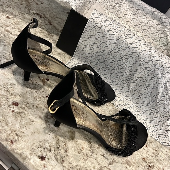 ADRIANNA PAPELL AERIN BLACK SHINY FAILL. SIZE 6M. Heel 2.5” - Picture 4 of 6